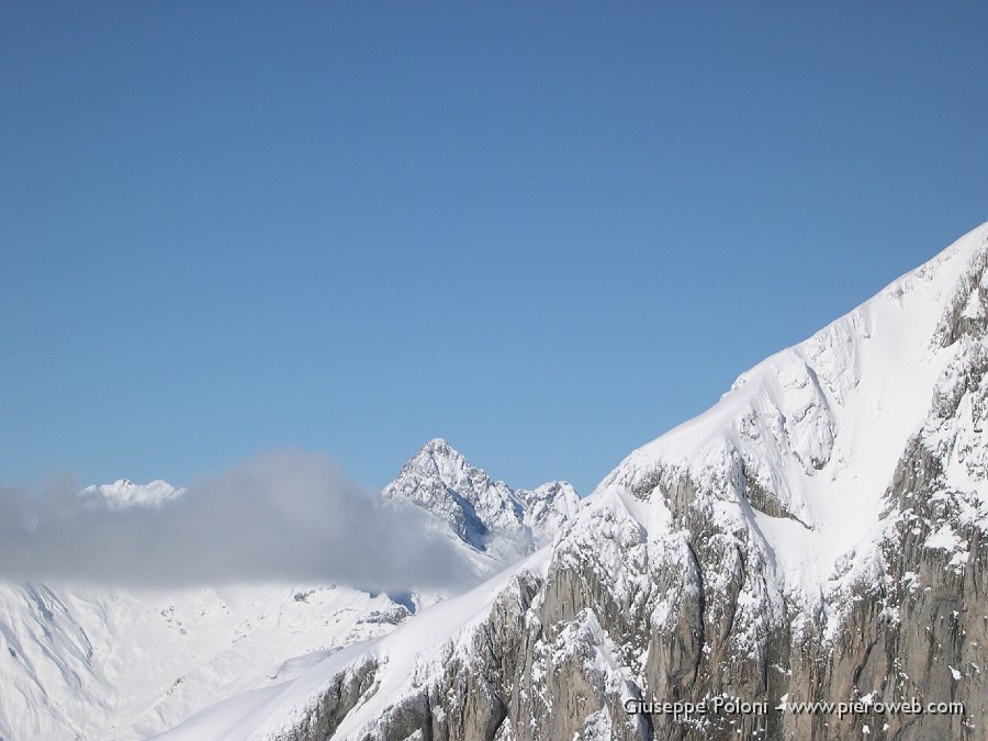 14 Una nuvoletta sta per coprire il Diavolo di Tenda.jpg